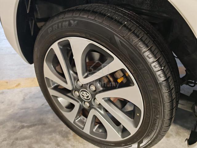 2017 ToyotaSienta V-Spec1.5(A)B/ListBolehLoanKedai - 3