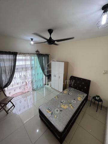 Walk 7-9mins to Connaught MRT, Spacious BALCONY room , HiSpeed Wi-Fi 3
