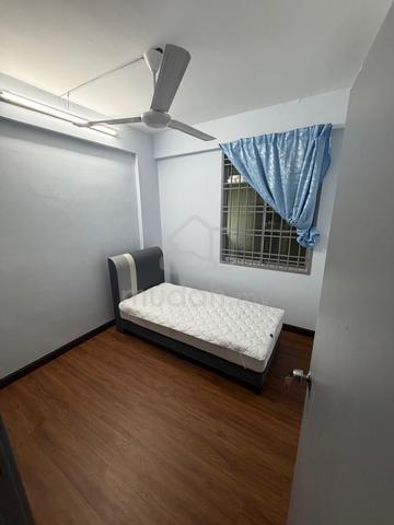 Bayu Puteri 1 - Room for rent 10 mins to CIQ 1