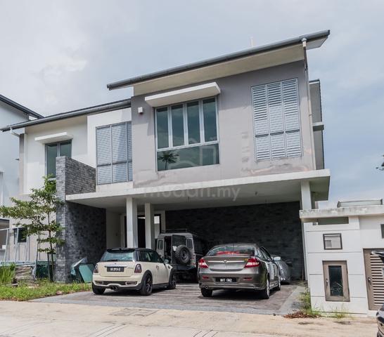 Bungalow 6 Bedrooms with Swimming Pool Glenmarie Gardens 1