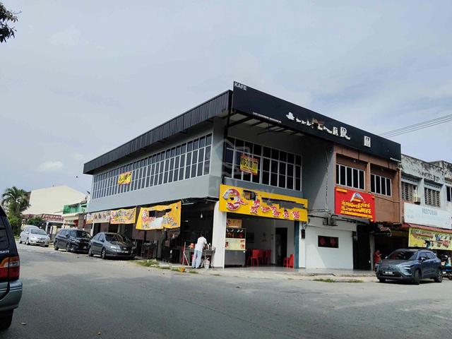 Corner 2 storey shop : Taman Paling Jaya : Semenyih : Facing Junction 1