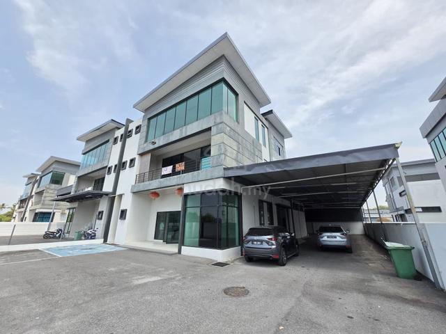 Simpang Ampat Permatang Tinggi 2.5 Storey Semi -D Warehouse For Rent ! 1