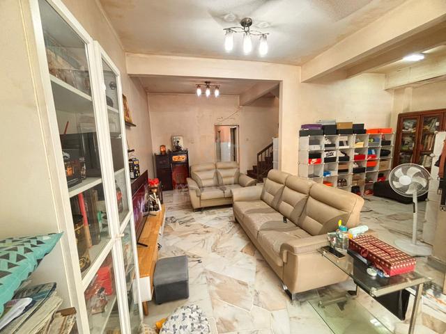 【 Kitchen fully extended, facing empty,  22 x 70 ft 】 Taman Tun Perak 1