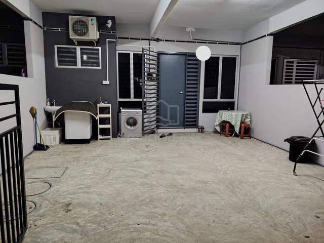 BILIK UNTUK DISEWA DI TAMAN PERUMAHAN PINGGIRAN. PUTrA 3/49 KUANTAN 1