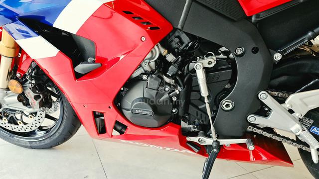 Honda CBR1000RR-R SP - photo 4 of 9