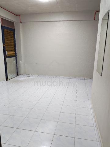 Rumah Pangsa Larkin ( Flat Larkin ) 1