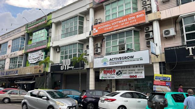 Taman Perling Jalan Undan 3 Storey Shoplot 24x65 Renovated Furnished 1