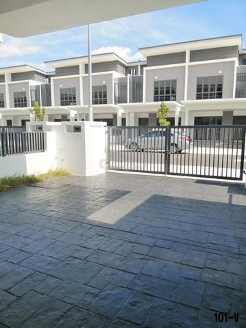 2-Storey House | Alam Impian@Seks 35 Brand New FULL Extended 1