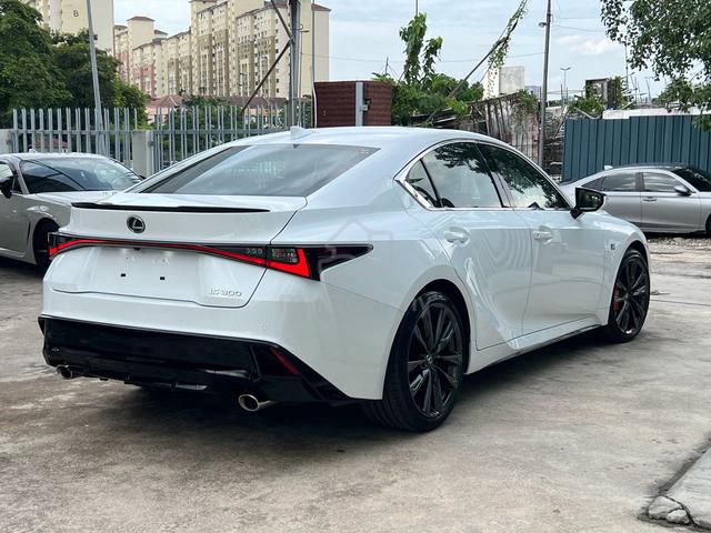 2023 Lexus IS300 2.0 F-SPORT, 5A/4.3KM, 4 CAM, ELC - 3