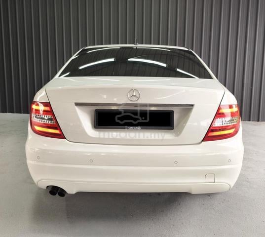 Mercedes Benz C180 CGI (A) (CKD) BlueEFCY 7 SPEED - 4