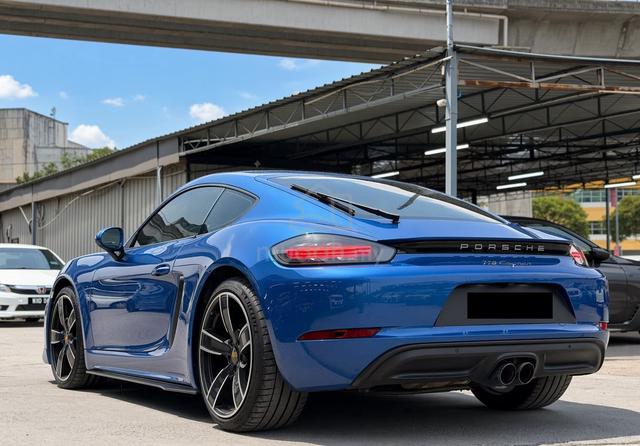 2018 Porsche 718 Cayman 2.0 Sport Chrono MIL-40k+ - 2