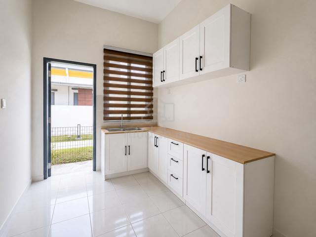 MURAH 🔥Partially Furnishd Kitchen cabinet NEW House 4Room Big Parking 1