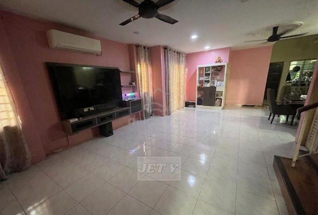 Double Storey Semi-D House @ Kemuning Greenhill - Partially furnished. 1