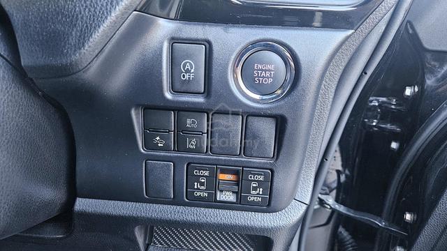 2020/2023 Toyota VOXY ZS KIRAMEKI II / SUNROOF - 4