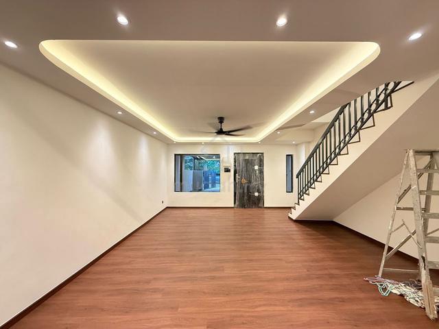 2-Storey Terrace@for Sale/ Jalan Indah 2/ Freehold/ Renovated/ No Bumi 1