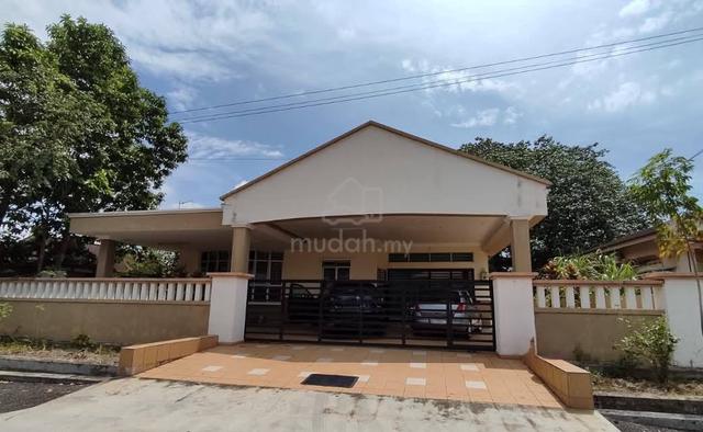 Beautiful Single-storey Bungalow in Aulong For Sale 1