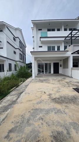 Merbau Indah Sg Dua Butterworth CORNER 3-storey terrace for rent 1