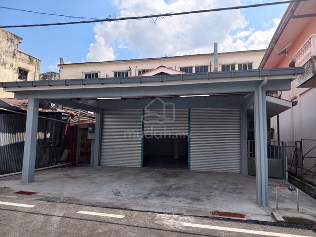 Shop / house with land for rent 4 storage/other 1