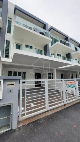 5 min @Penang Airport !! 3 Storey House !! Gated and Guarded !! 1