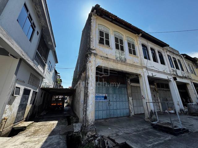 Shop lot for sale (End lot) @ Jalan Idrus, Batu Pahat 1