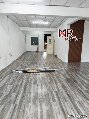 FACING MAIN ROAD 2nd Floor Shop Lot Tuankua Haminah FOR RENT 1