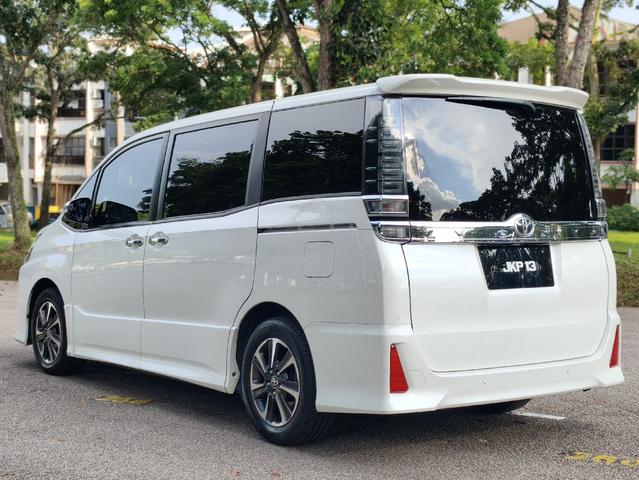 2021 Toyota VOXY 2.0 ZS (A) - 4
