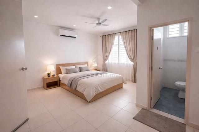Master Bedroom for Rent at TAMAN CHENG SETIA 1