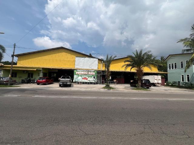 Warehouse Untuk Disewa Di Wakaf Bharu 1