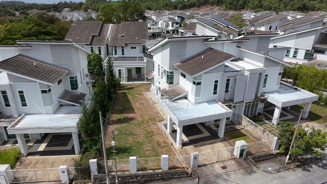 DOUBLE STOREY SEMI-D❗️TAMAN TUNKU SARINA (AIRIS)📍Good Condition✅️ 1