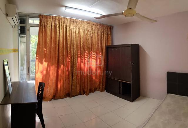 Single Male Large Bedroom to Rent at Cyberia SmartHome,TownVilla (near 1