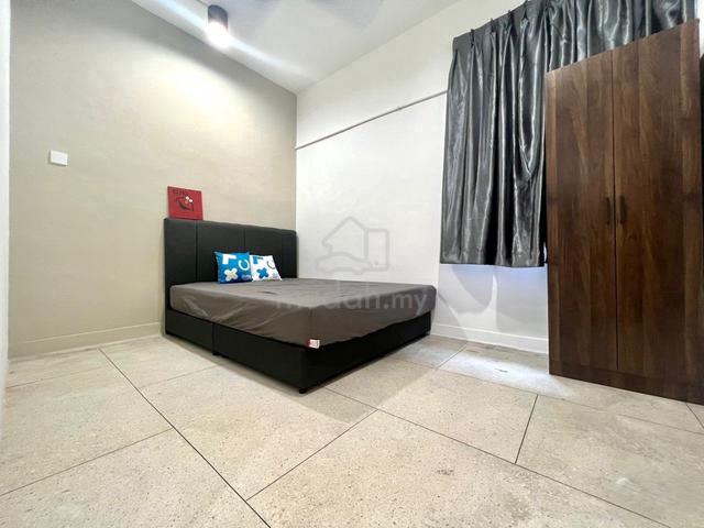 Room for Rent @ CIQ 1
