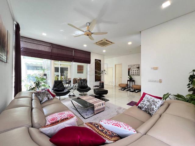 (RENOVATED) 3 Storey Zero Lot Bungalow Sunway Rydgeway Taman Melawati 1