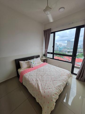 Middle room for rent - biweekly cleaning provided 1