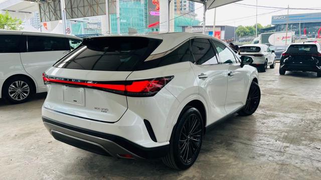 2024 Lexus RX350 VERSION L White 13k Low Mileage - 4