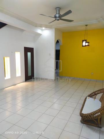 The Perfect Family Home 4 Bedrooms, 3 Bathrooms & Auto Gate! 1