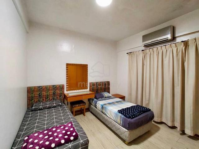 Marina Court 5