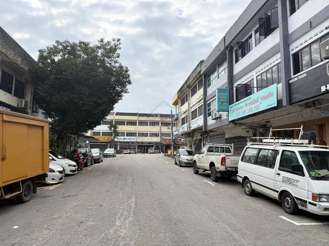Taman Johor Jaya Ros Merah 3 Storey Shoplot For Sale Renovated 1