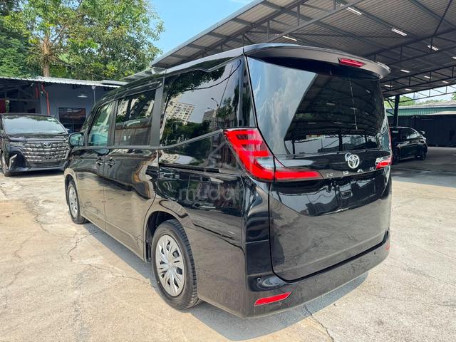 2023 Toyota NOAH 2.0 X 8S 1PD Push Start - 2
