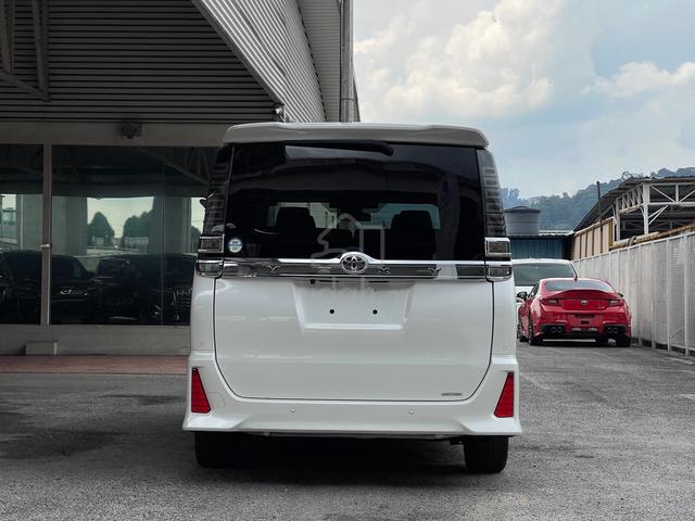 F/LOAN 2021 Toyota VOXY 2.0 ZS KIRAMEKI III - 3