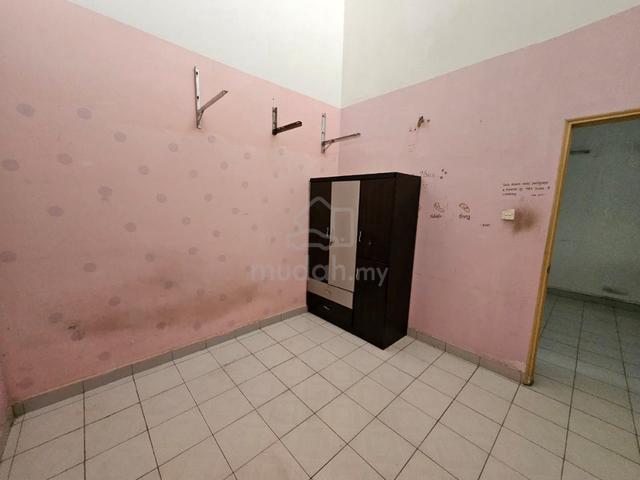 TAMAN Perling single storey terrace house 4