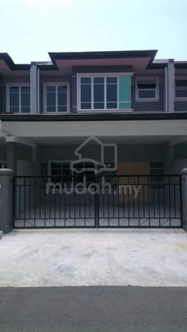 Female AIRCOND Master Room at Uni Garden (opposite UNIMAS) 1