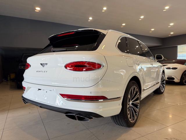 2022 Bentley BENTAYGA 4.0 V8 Mulinner spec Red int - 4
