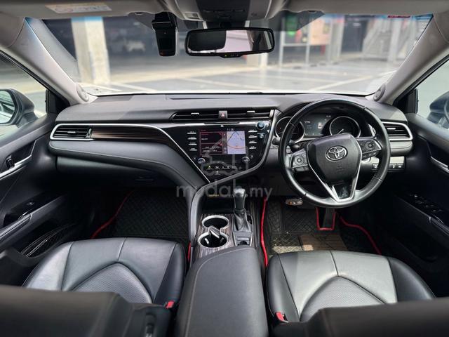Full Loan 2018 Toyota CAMRY 2.5 V (A) - 3