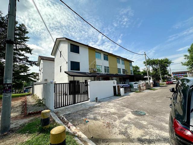 Megah Ria - 3 Storey Medium Cost - End Lot - Renovated 1