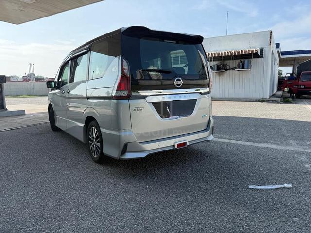 nissan serena 2.0 s-hybrd premium highway star - 5