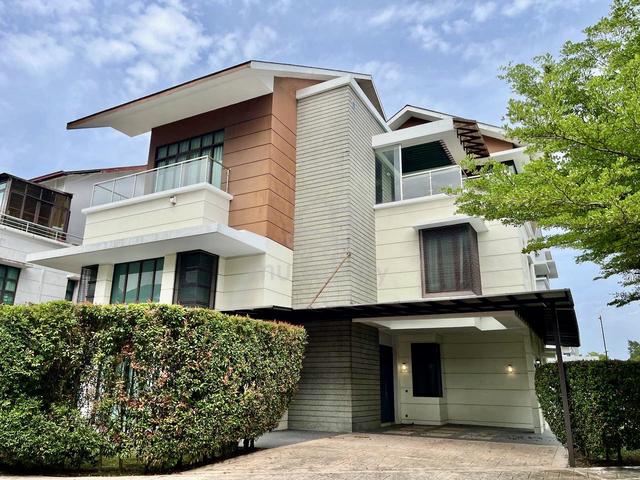 Bungalow with Swimming Pool At USJ17 1