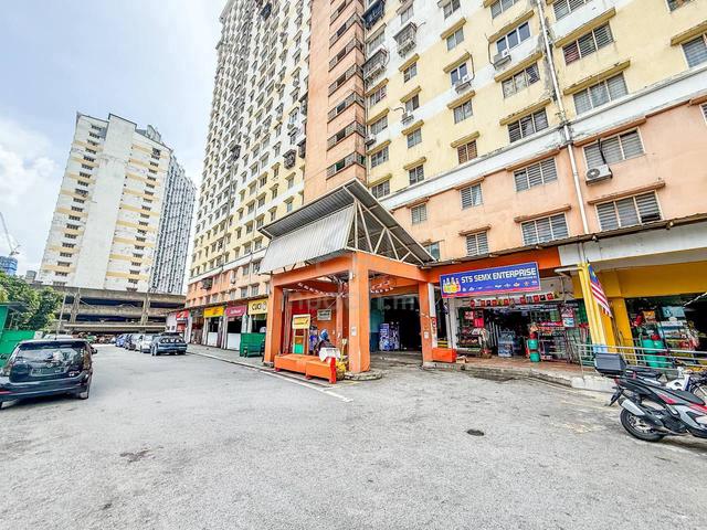 CORNER UNIT Apartment Flora Damansara 1