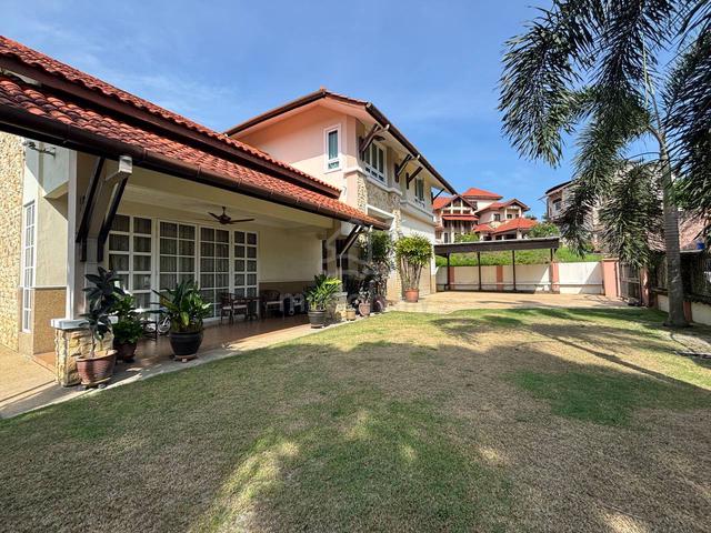 Large Bungalow Move in condition Shah Alam 1
