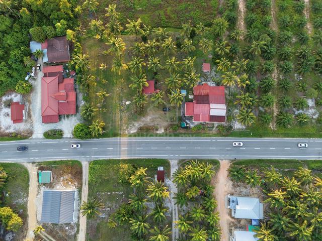 Tanah 2.4 ekar & Rumah Sesuai Dijadikan Stesen Minyak - Drone View 1