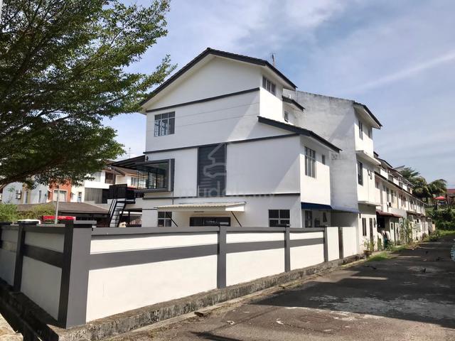 Larkin landed corner for rent near jb town 1
